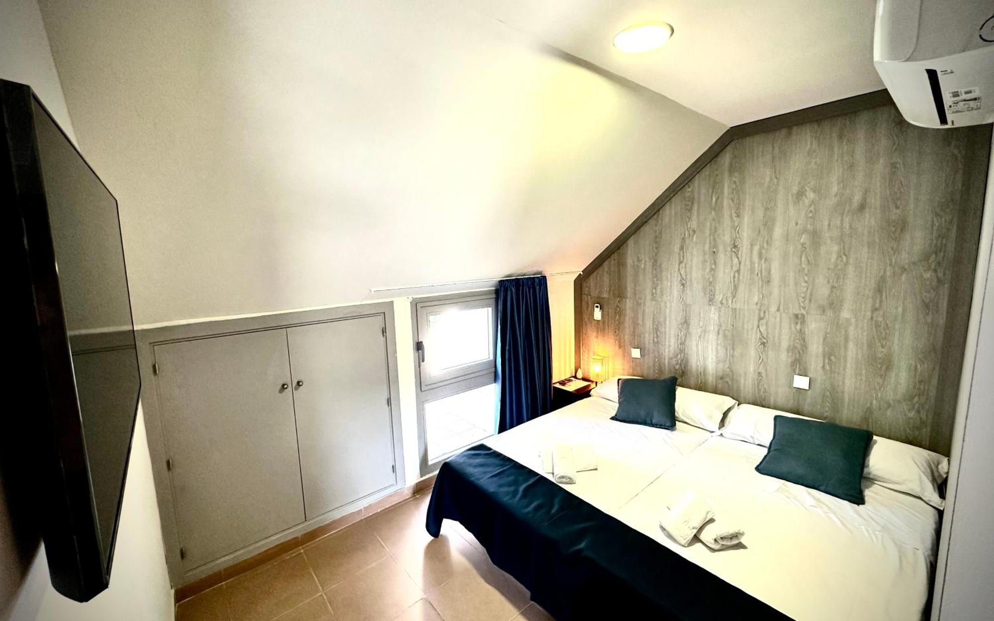 Hostal Myd Pantano Pelayos de la Presa Luaran gambar