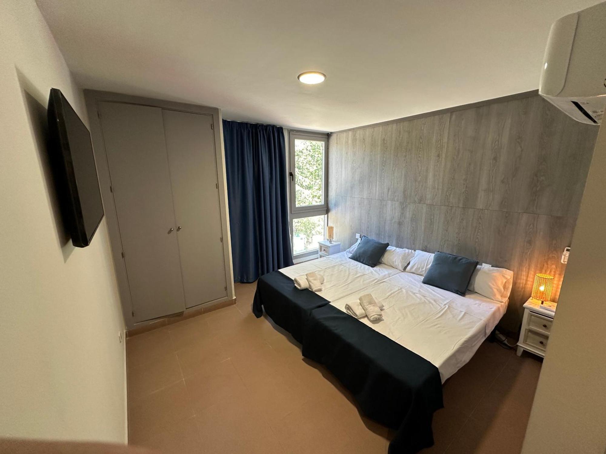 Hostal Myd Pantano Pelayos de la Presa Luaran gambar