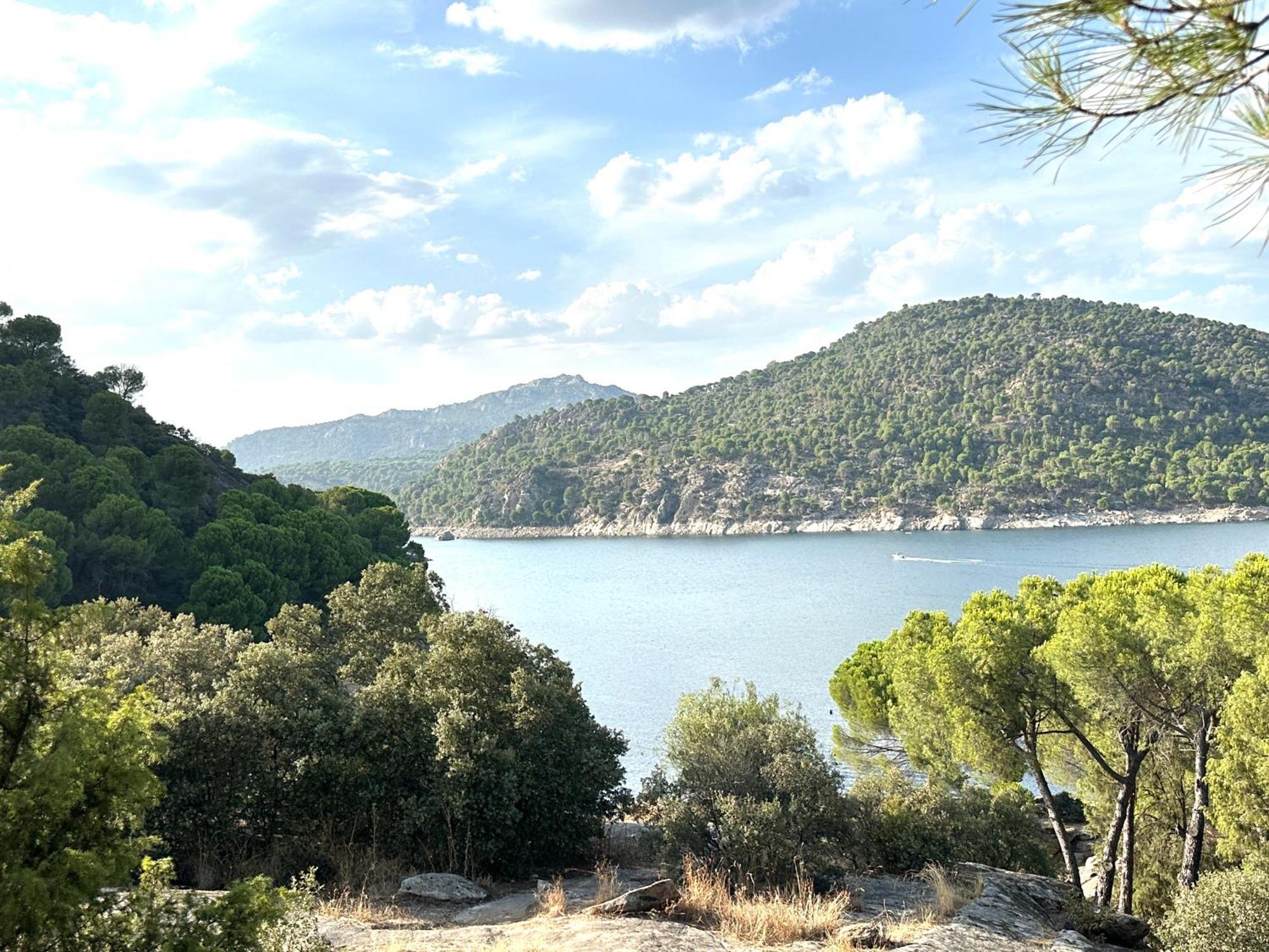 Hostal Myd Pantano Pelayos de la Presa Luaran gambar