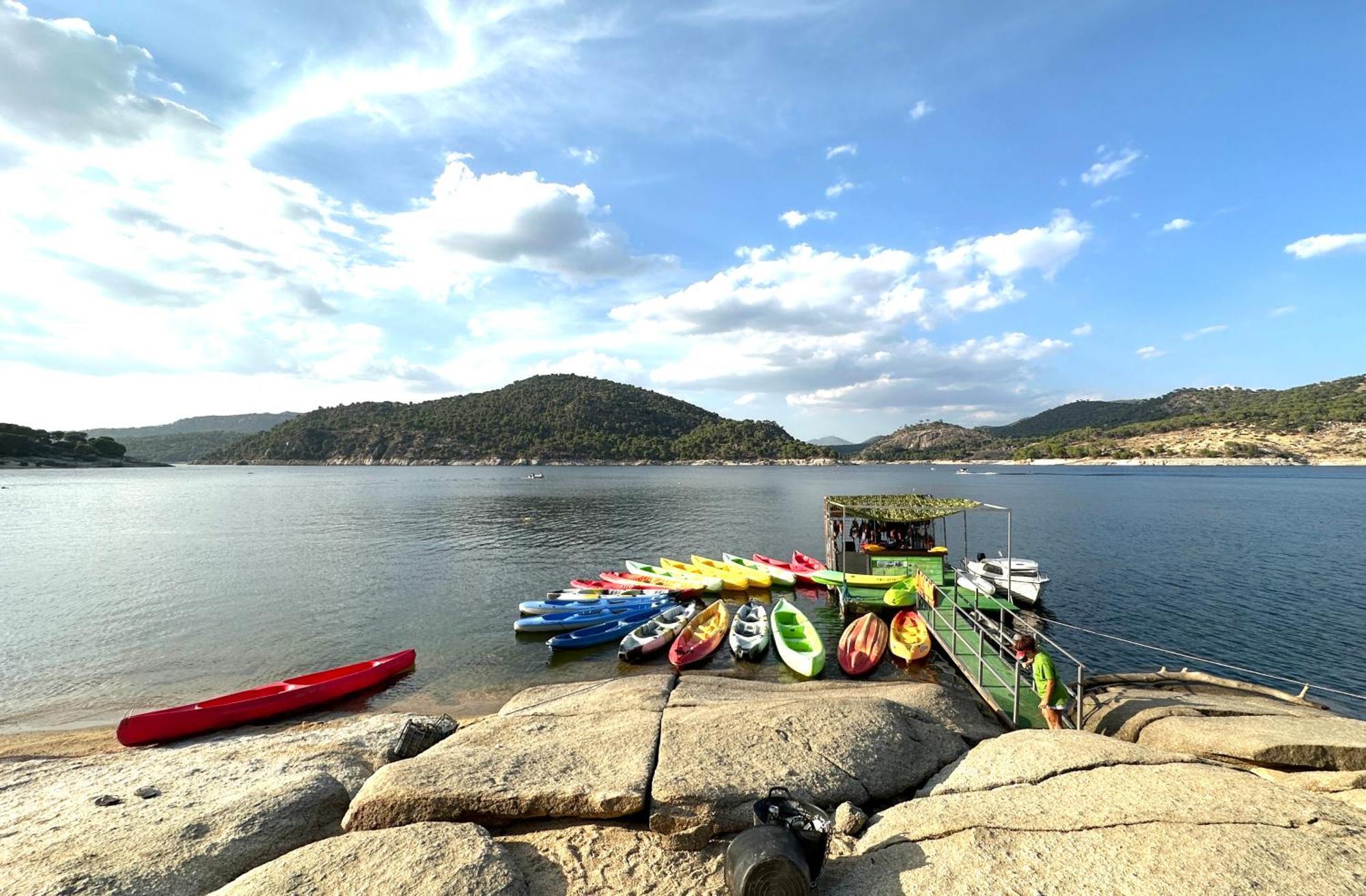 Hostal Myd Pantano Pelayos de la Presa Luaran gambar